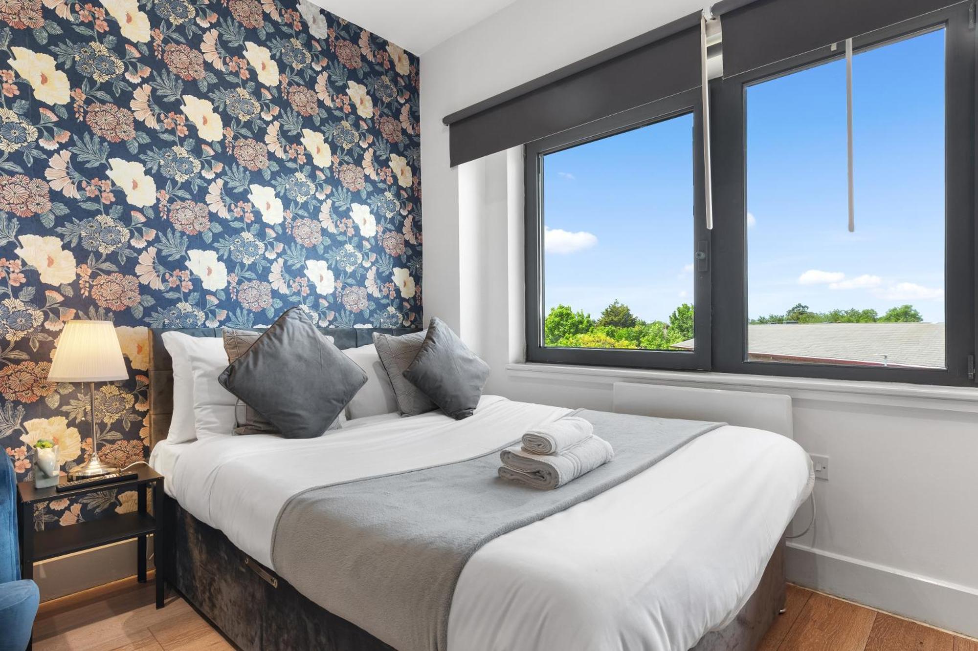Modern One Bedroom Flat - Sleeps 5 -Near Heathrow - London Ub3 Exterior photo